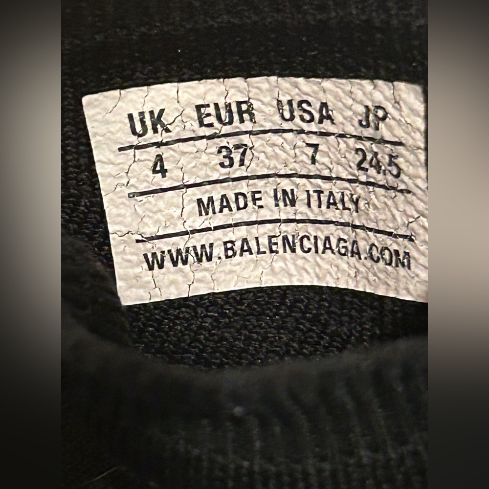 Balenciaga
Balenciaga Speed Graffiti Sneakers size 7 - Picture 9 of 9